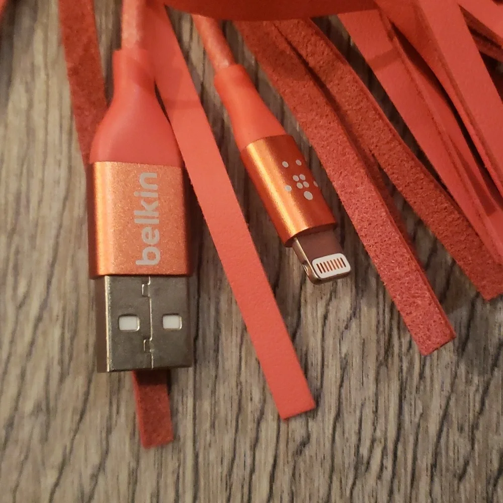 Belkin Leather USB to Lightning Tassel Keychain Charging Cord
